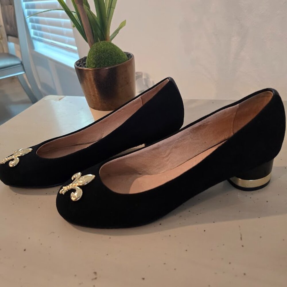 Diana Kelly - Black and Gold Fleur de Lis Flats - (Size 6)